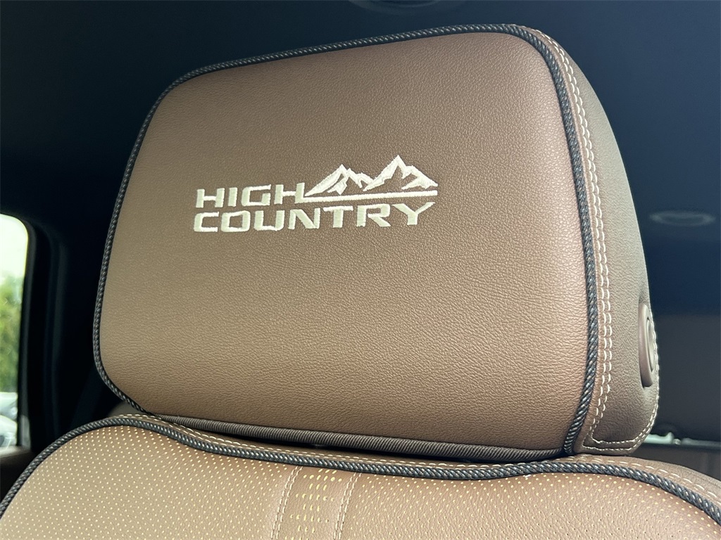 Vehicle image 17 of 38