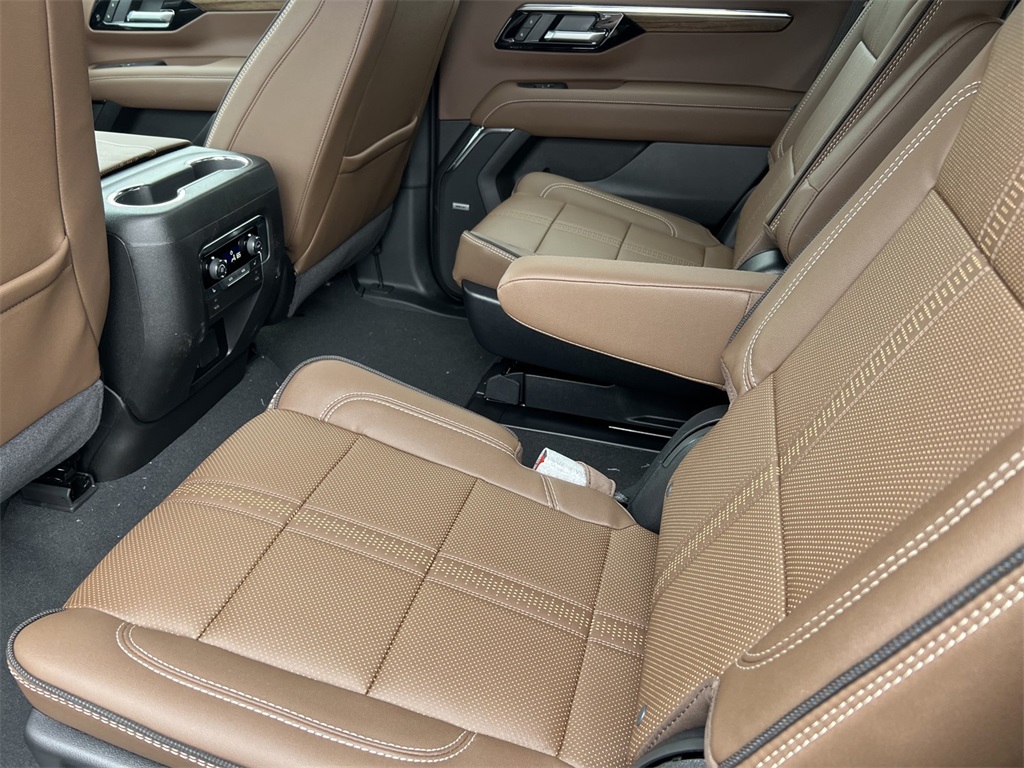 Vehicle image 19 of 38