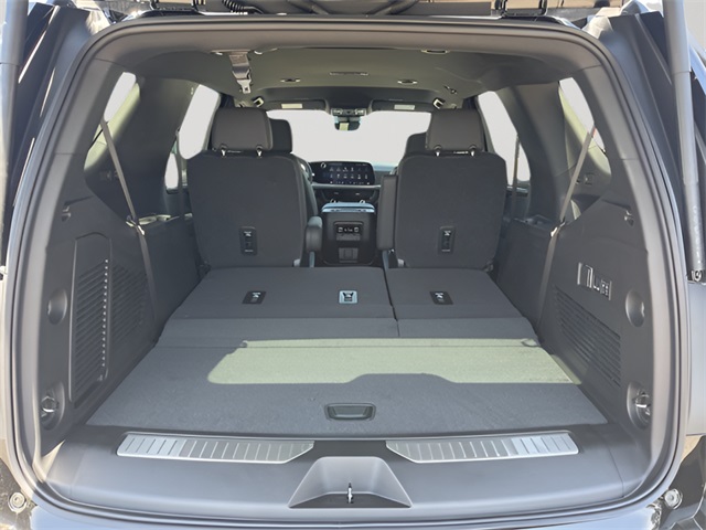 2025 Chevrolet Tahoe High Country Image 12 of 35