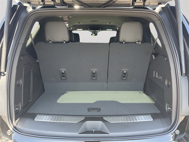 2025 Chevrolet Tahoe High Country Image 11 of 35