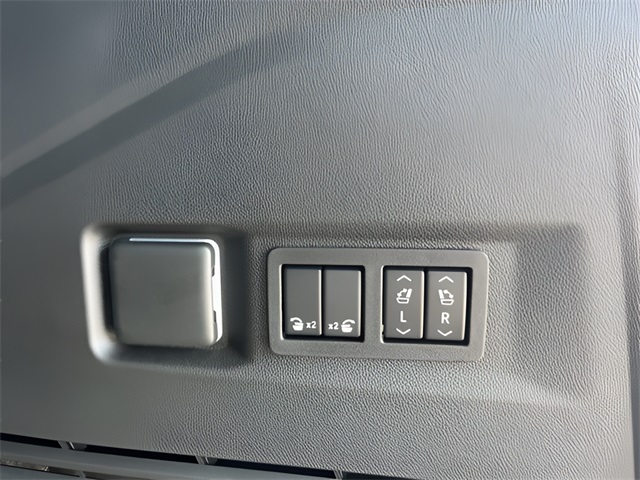 2025 Chevrolet Tahoe High Country Image 26 of 35