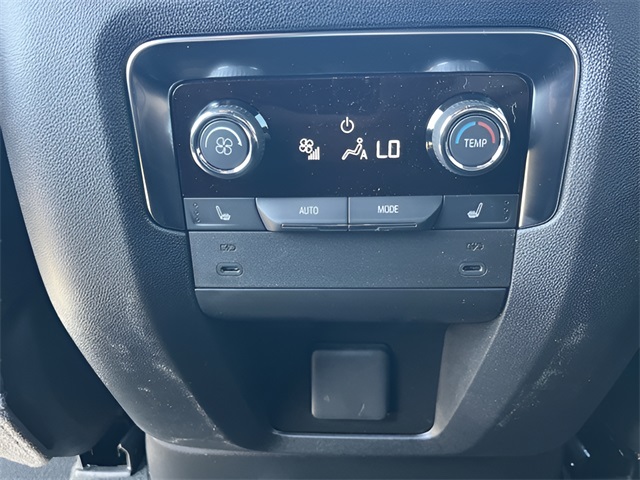 2025 Chevrolet Tahoe High Country Image 28 of 35