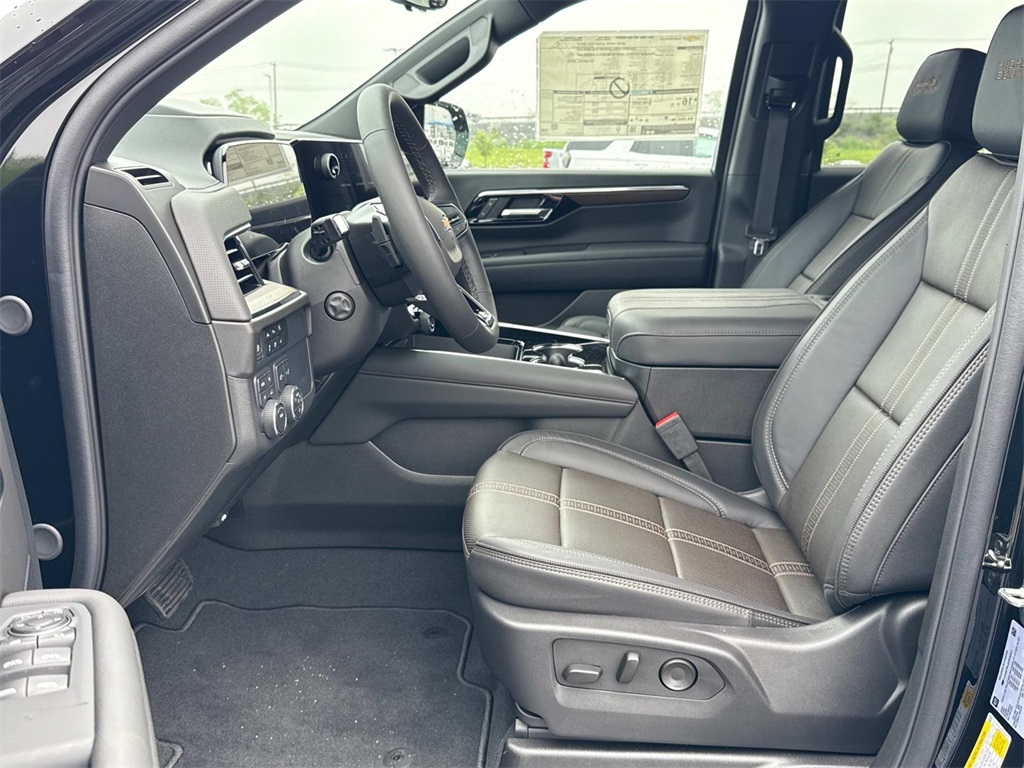 Vehicle image 15 of 19