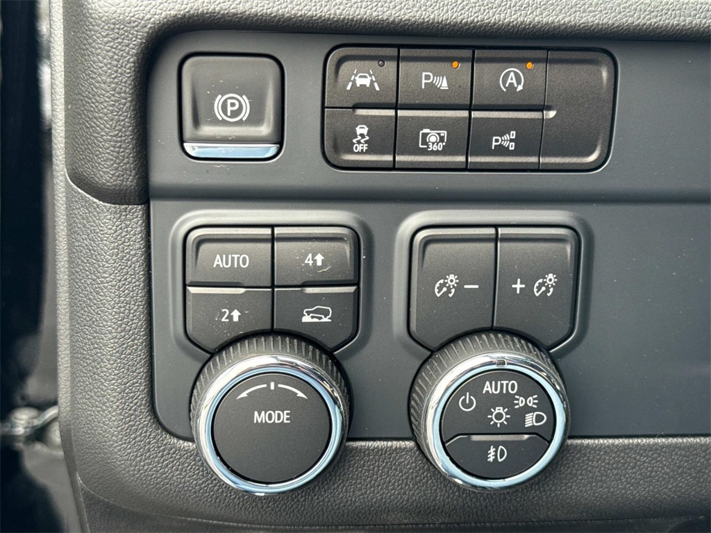 Vehicle image 13 of 19