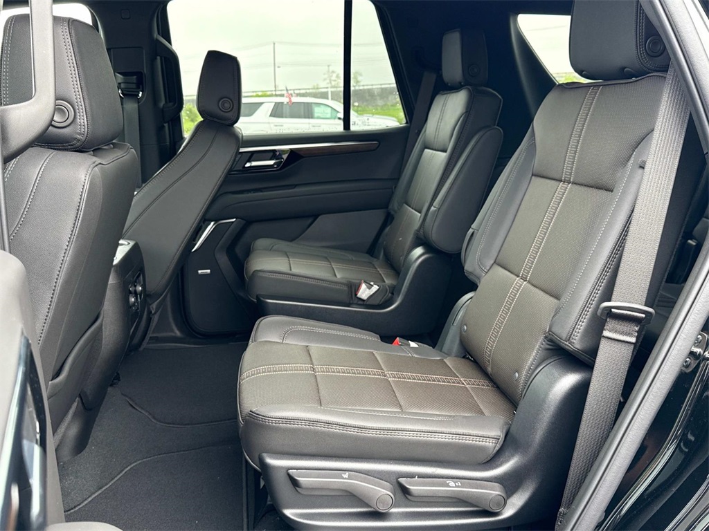 Vehicle image 16 of 19