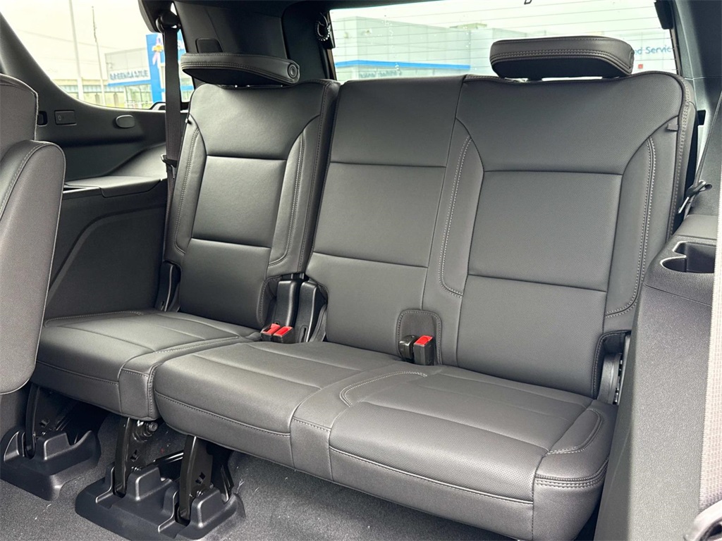 Vehicle image 17 of 19