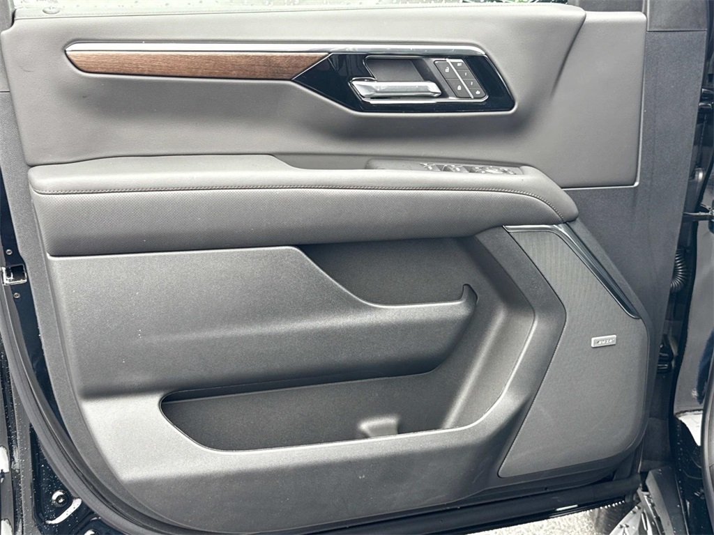 Vehicle image 14 of 19