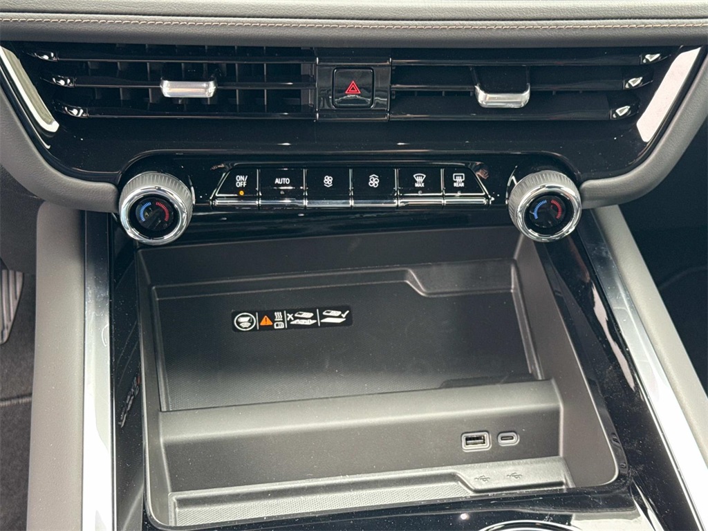 Vehicle image 10 of 19