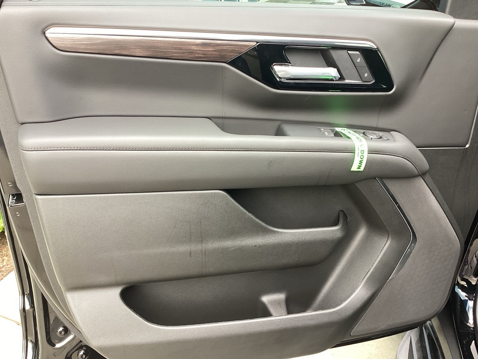Vehicle image 24 of 32