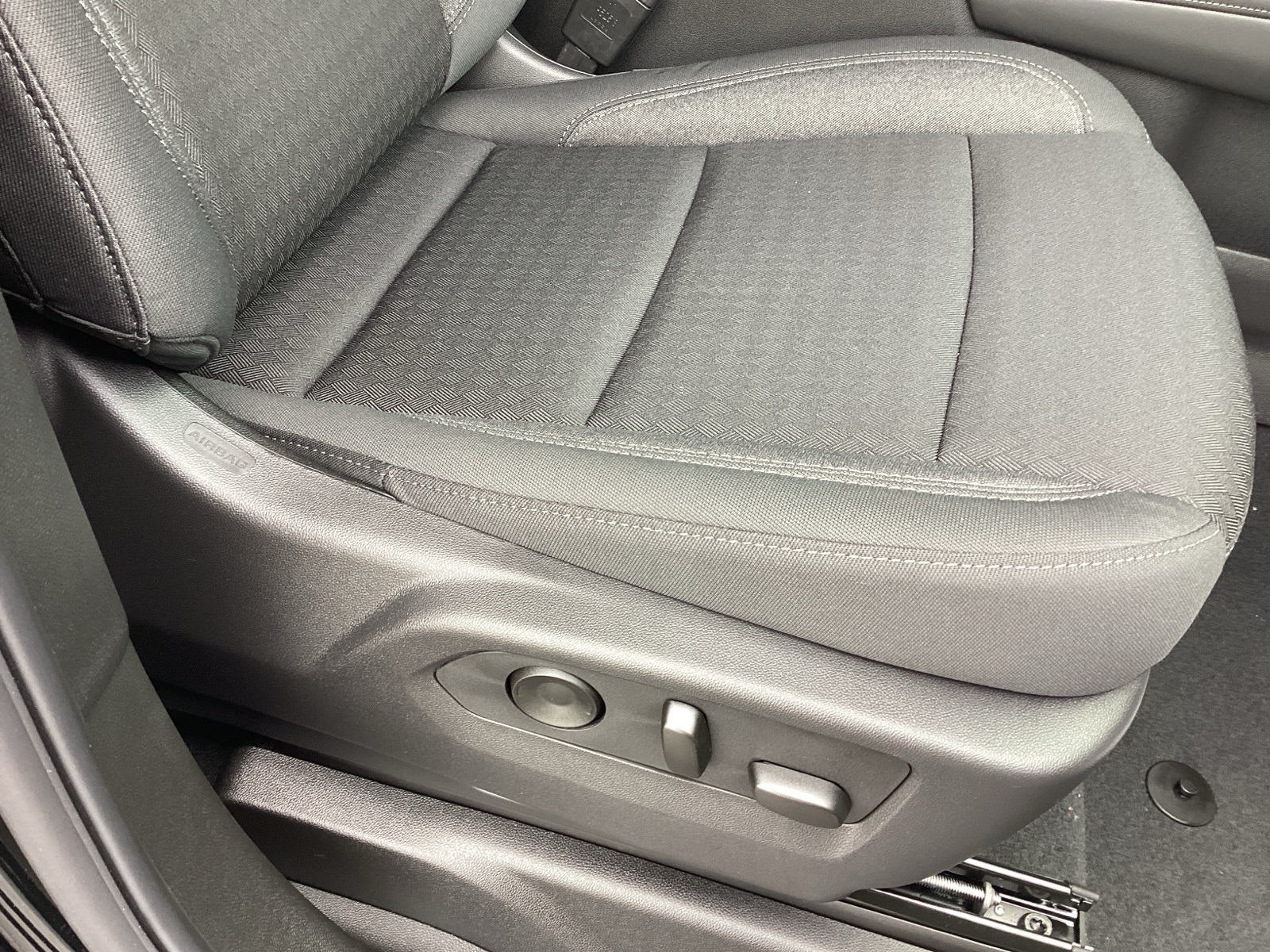 Vehicle image 19 of 32