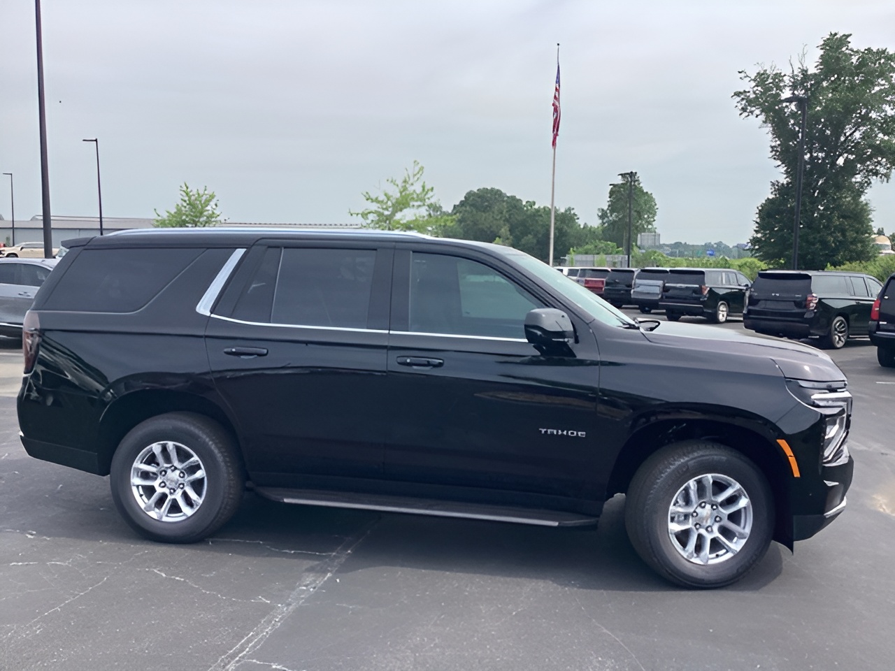 Vehicle image 27 of 32