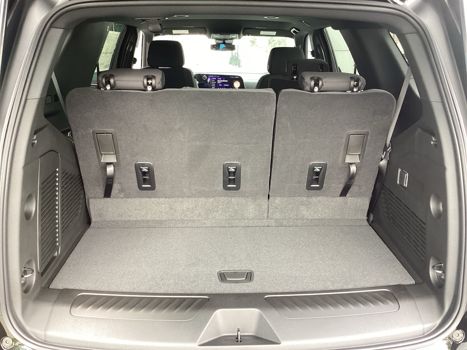 Vehicle image 23 of 32