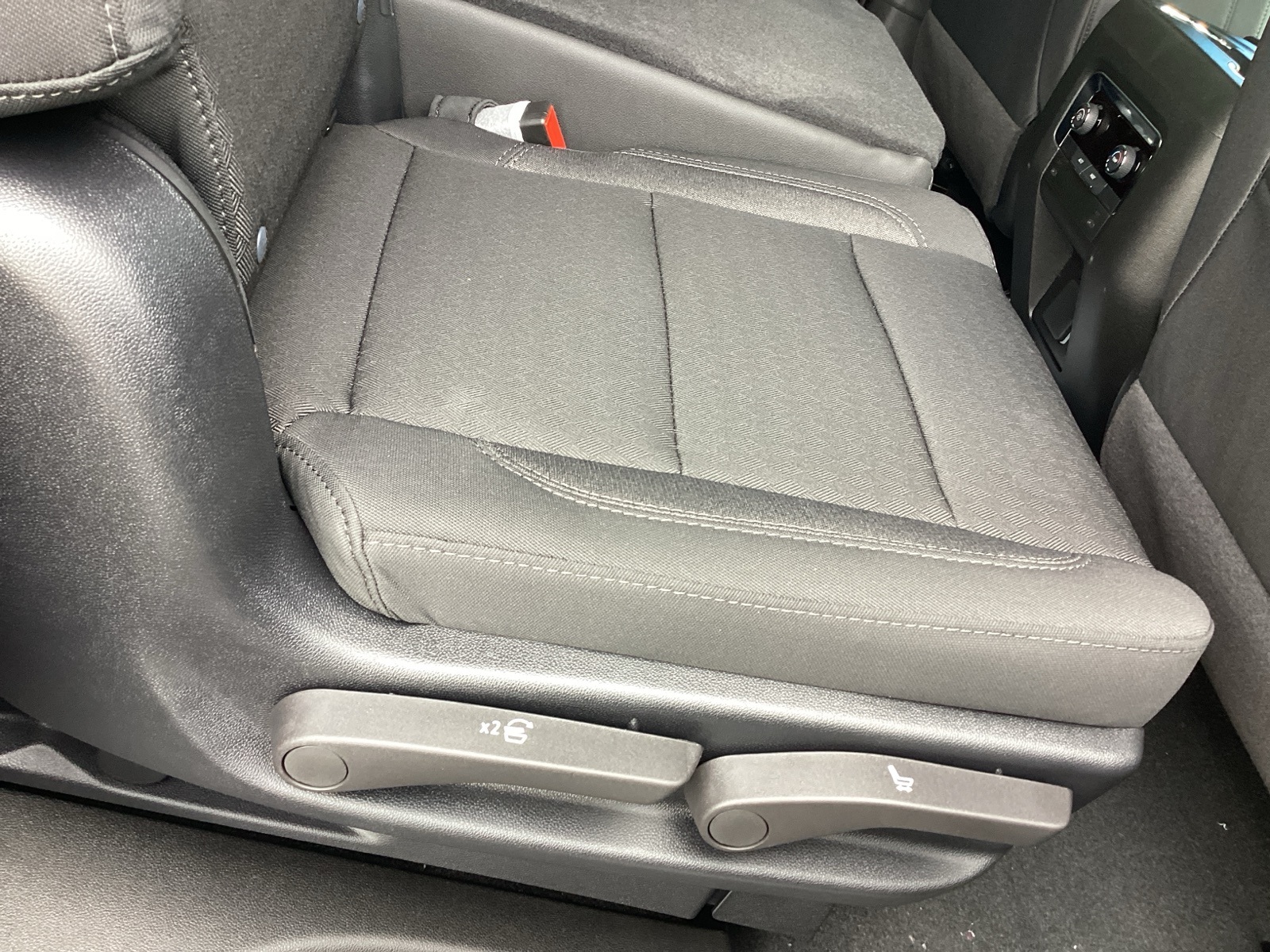 Vehicle image 21 of 32