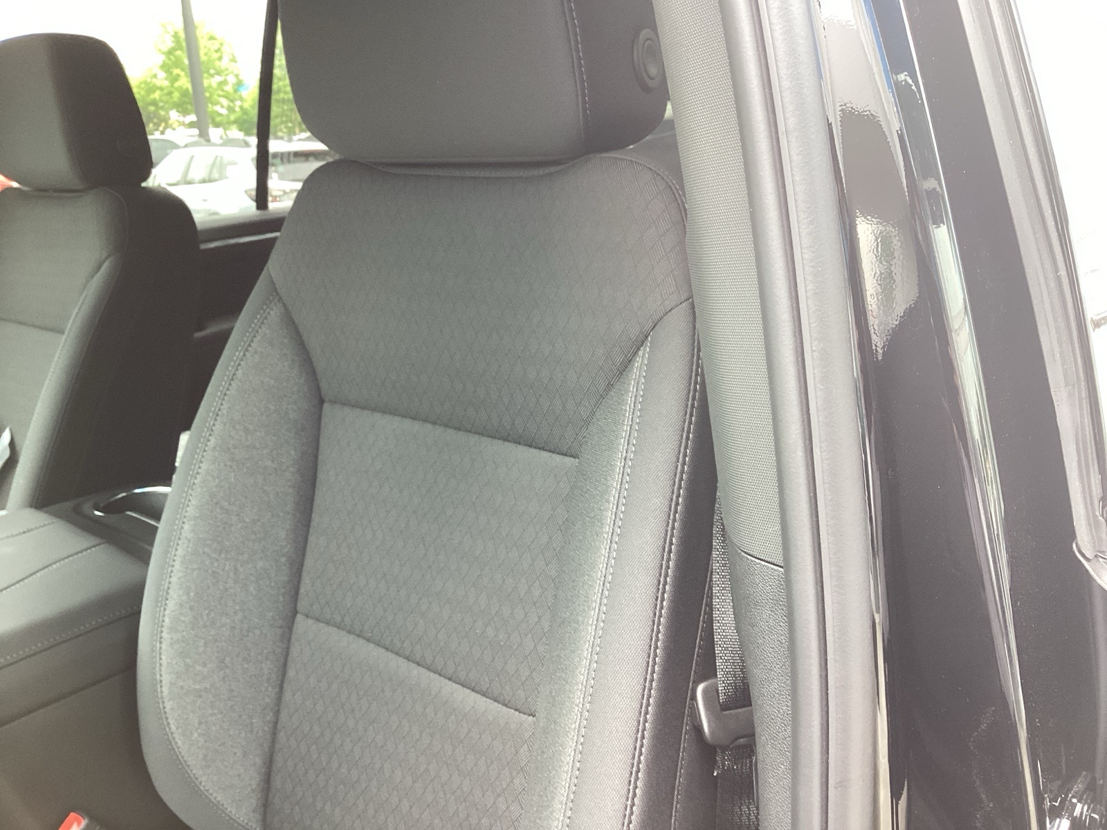 Vehicle image 10 of 32