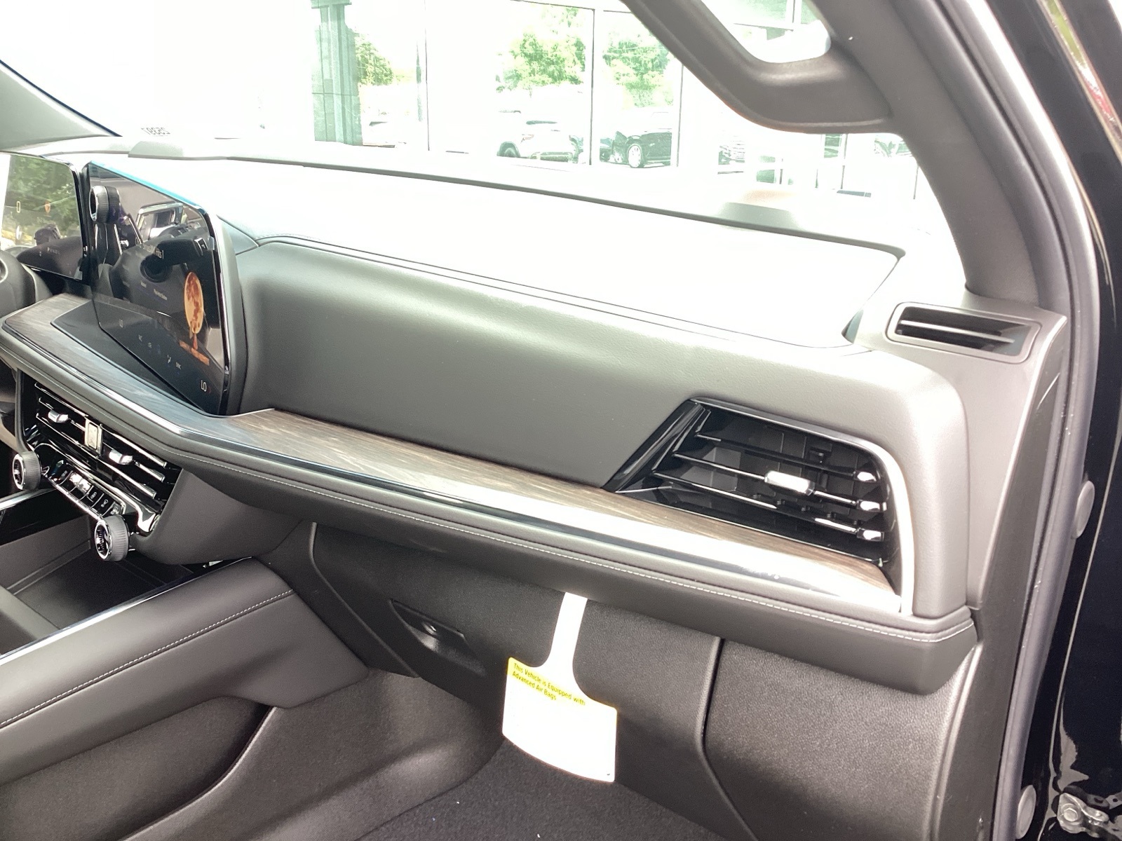 Vehicle image 17 of 32