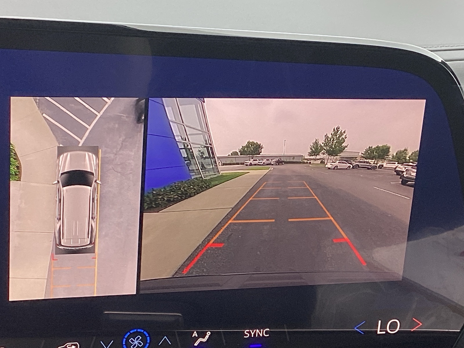 Vehicle image 16 of 32