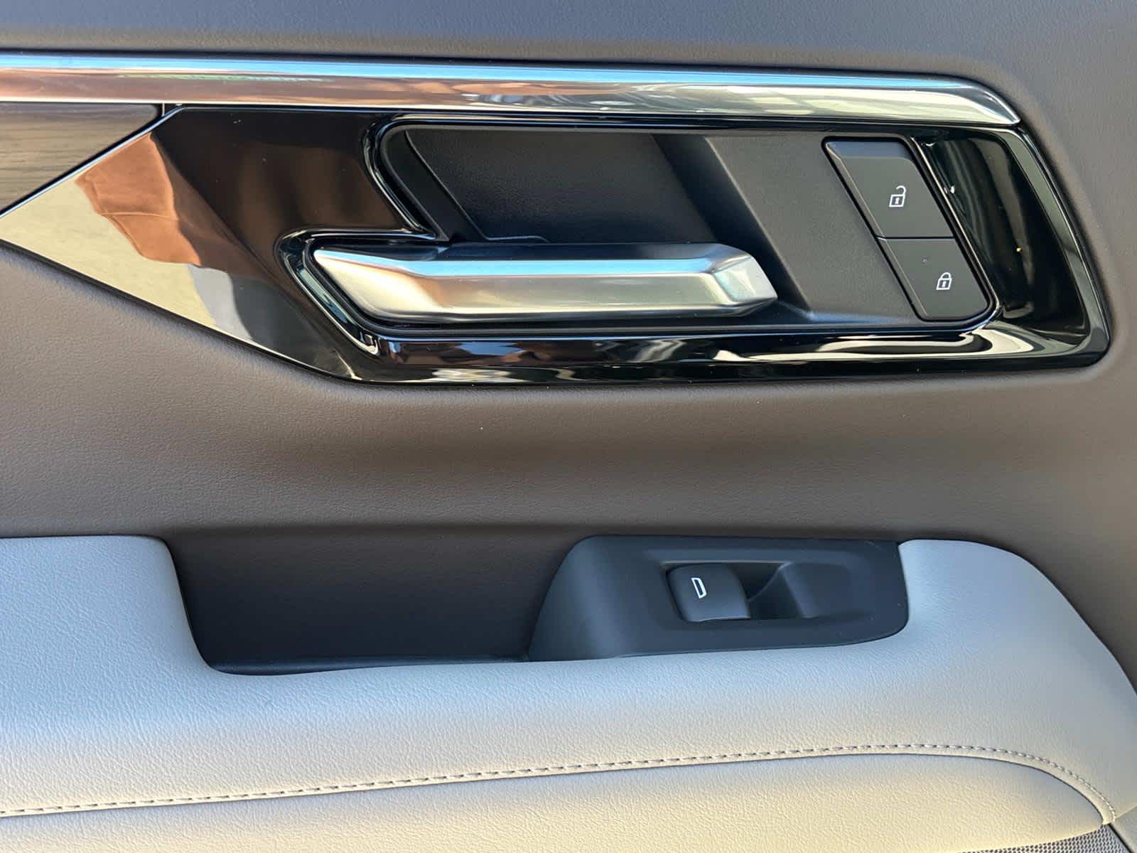 Vehicle image 27 of 50