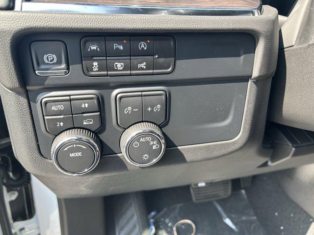 Vehicle image 31 of 35