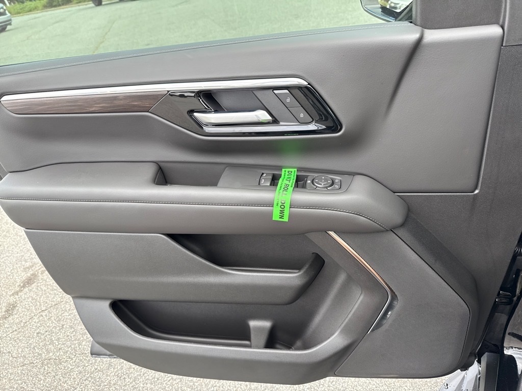 Vehicle image 21 of 30