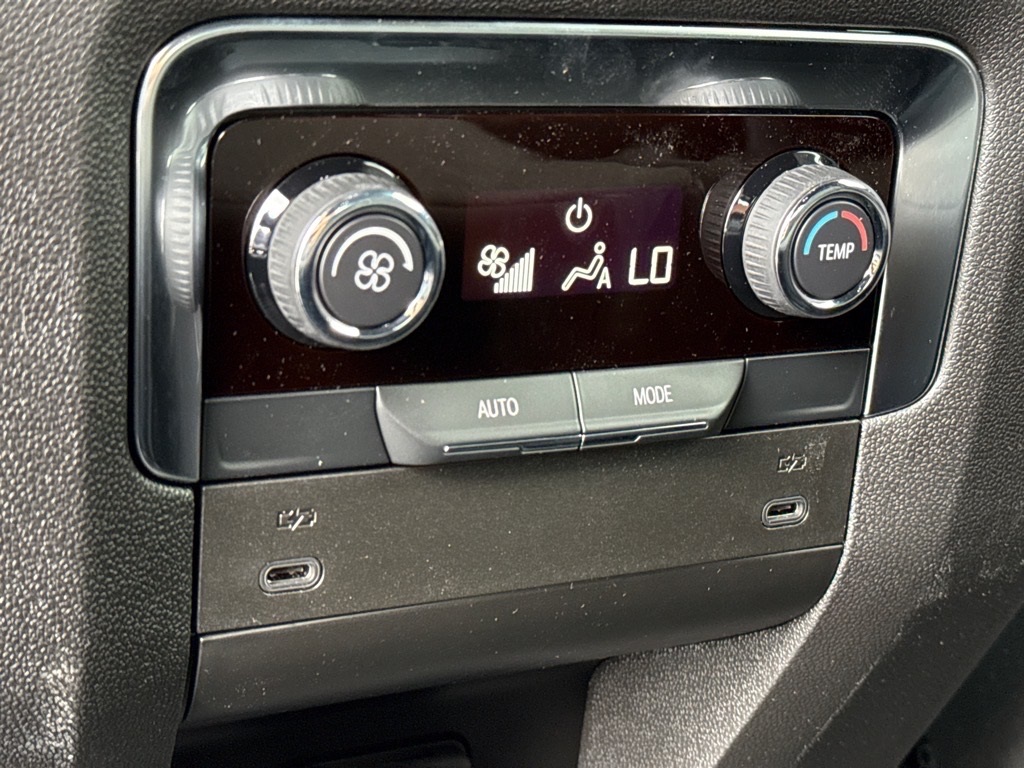 Vehicle image 27 of 30