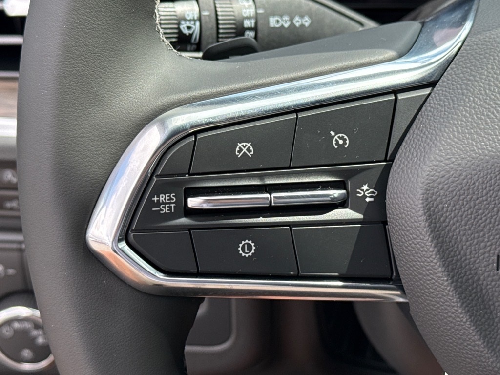 Vehicle image 24 of 30