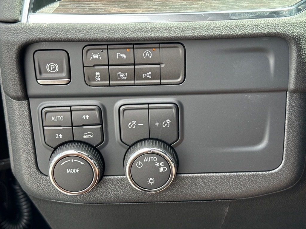 Vehicle image 23 of 30