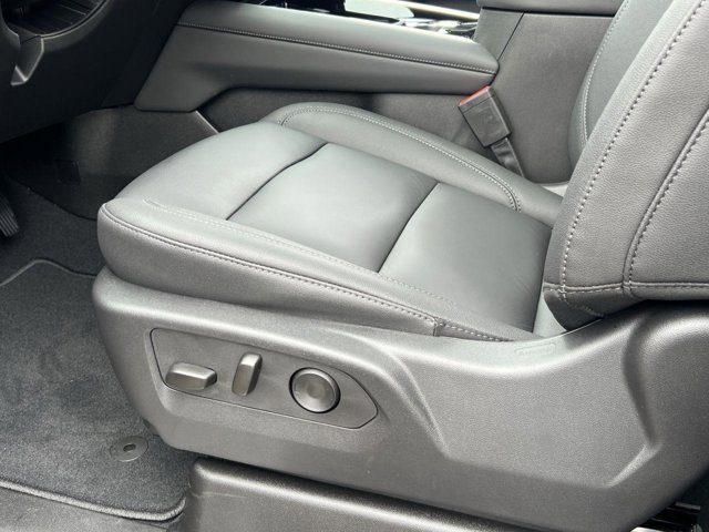 Vehicle image 17 of 24