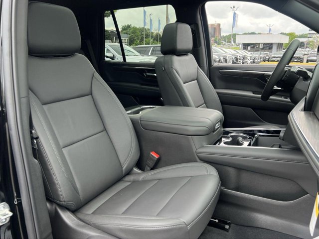 Vehicle image 8 of 24