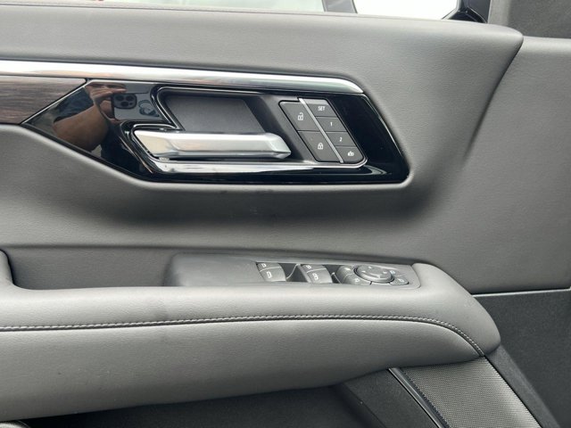 Vehicle image 18 of 24