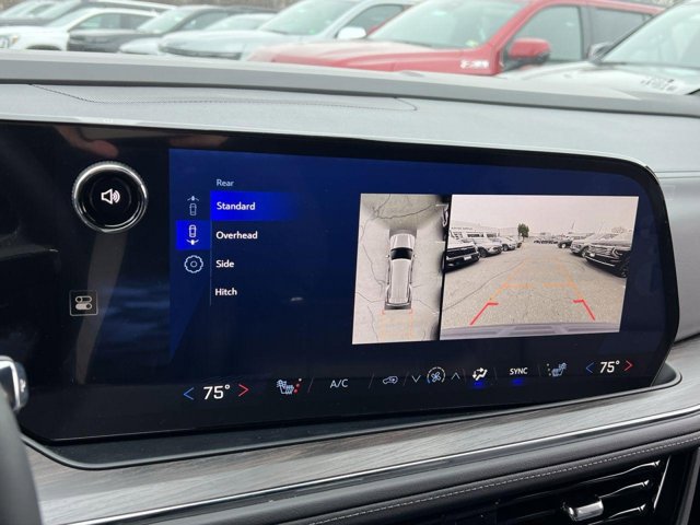 Vehicle image 10 of 22