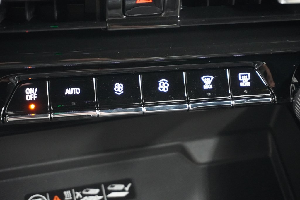Vehicle image 33 of 40