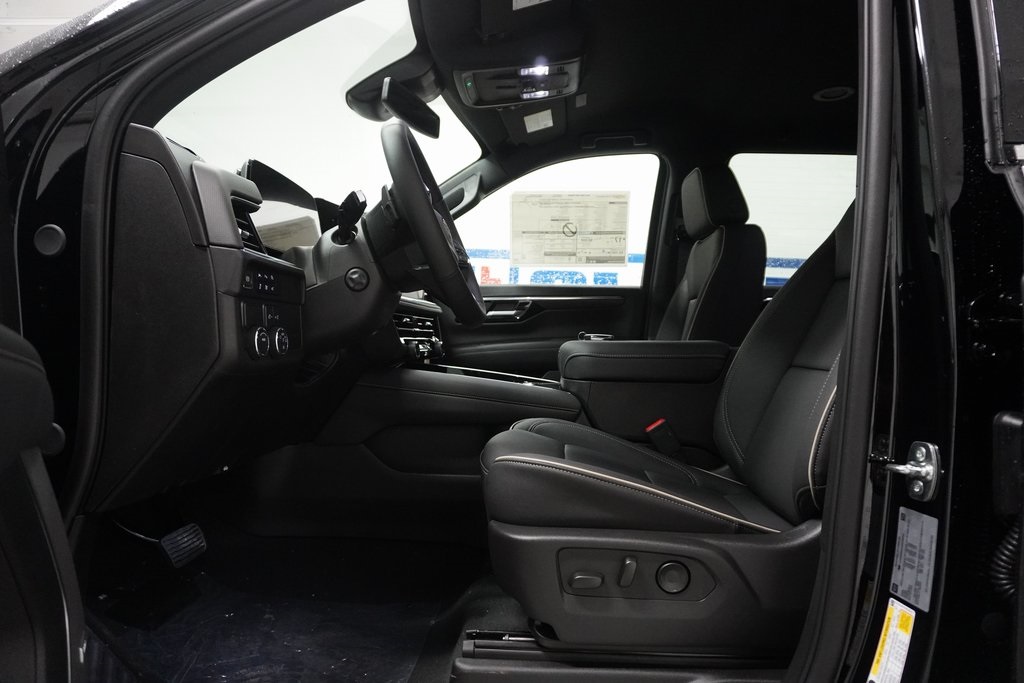 Vehicle image 16 of 40