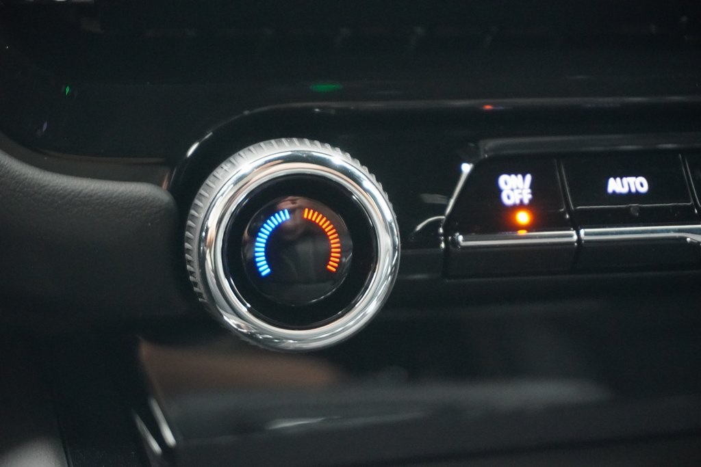 Vehicle image 34 of 40