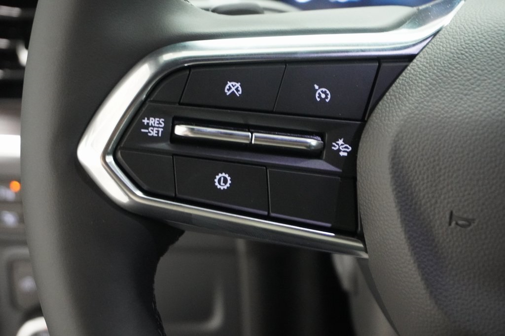Vehicle image 21 of 40