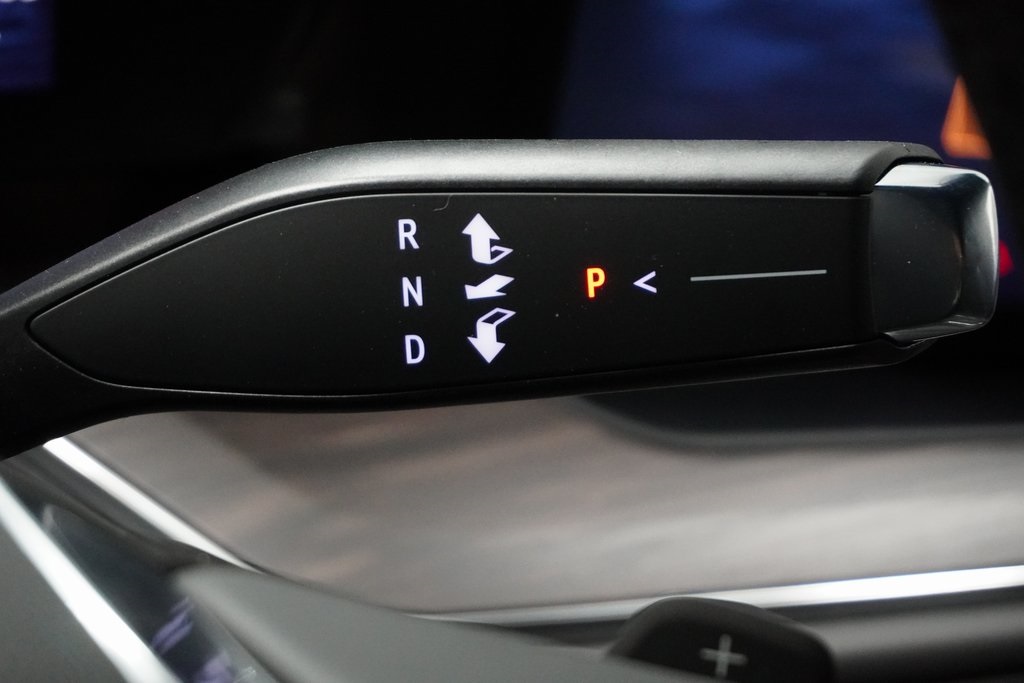 Vehicle image 24 of 40