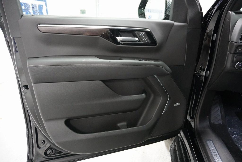 Vehicle image 13 of 40