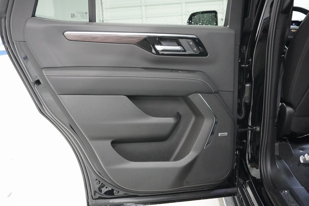 Vehicle image 36 of 40