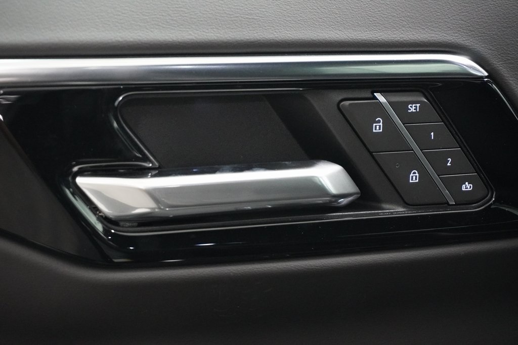 Vehicle image 15 of 40