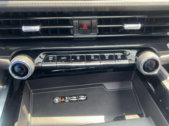 Vehicle image 13 of 23