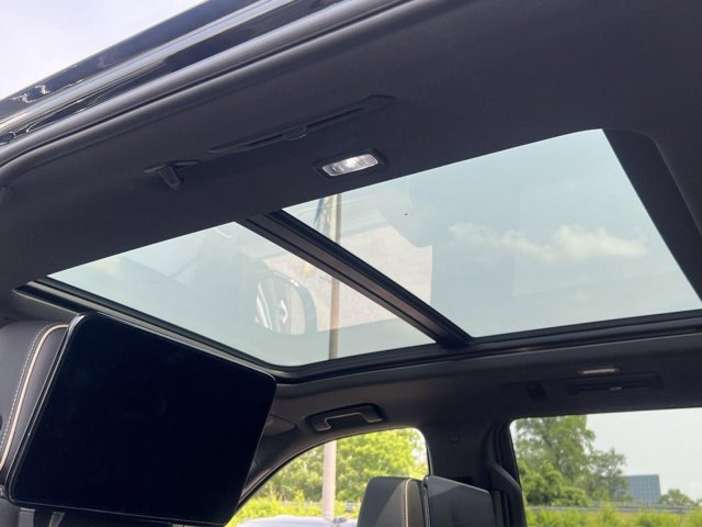 Vehicle image 16 of 23