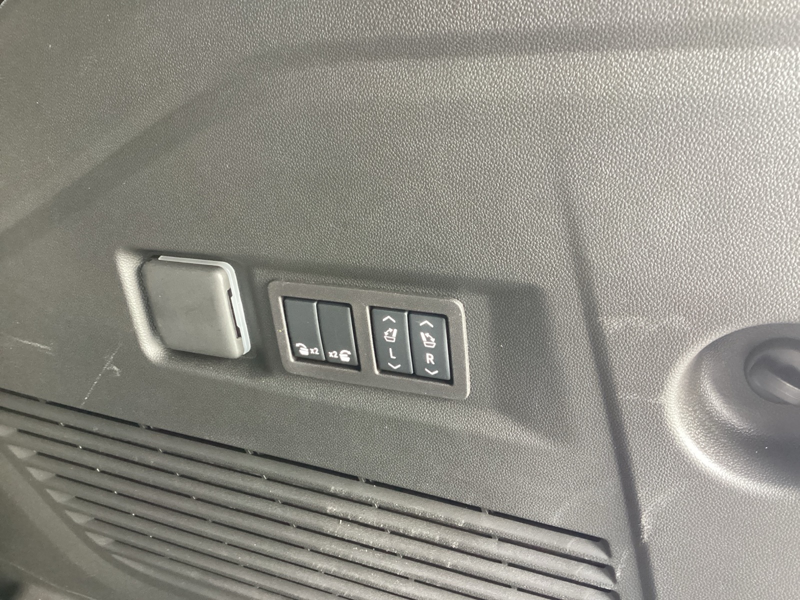 Vehicle image 34 of 45
