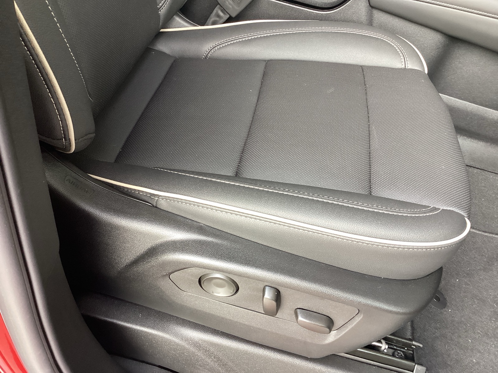 Vehicle image 26 of 45