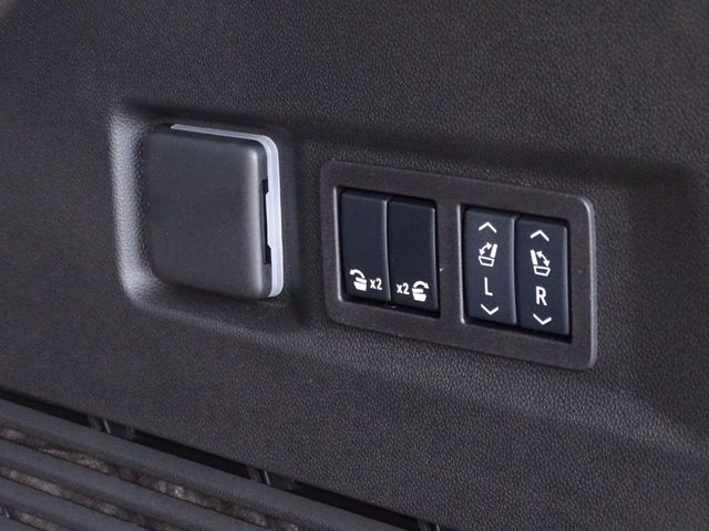 Vehicle image 12 of 24