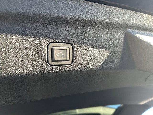 Vehicle image 35 of 37