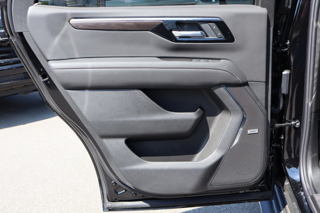 Vehicle image 17 of 26