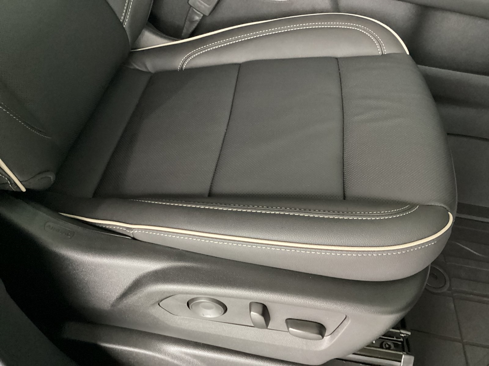 Vehicle image 23 of 38