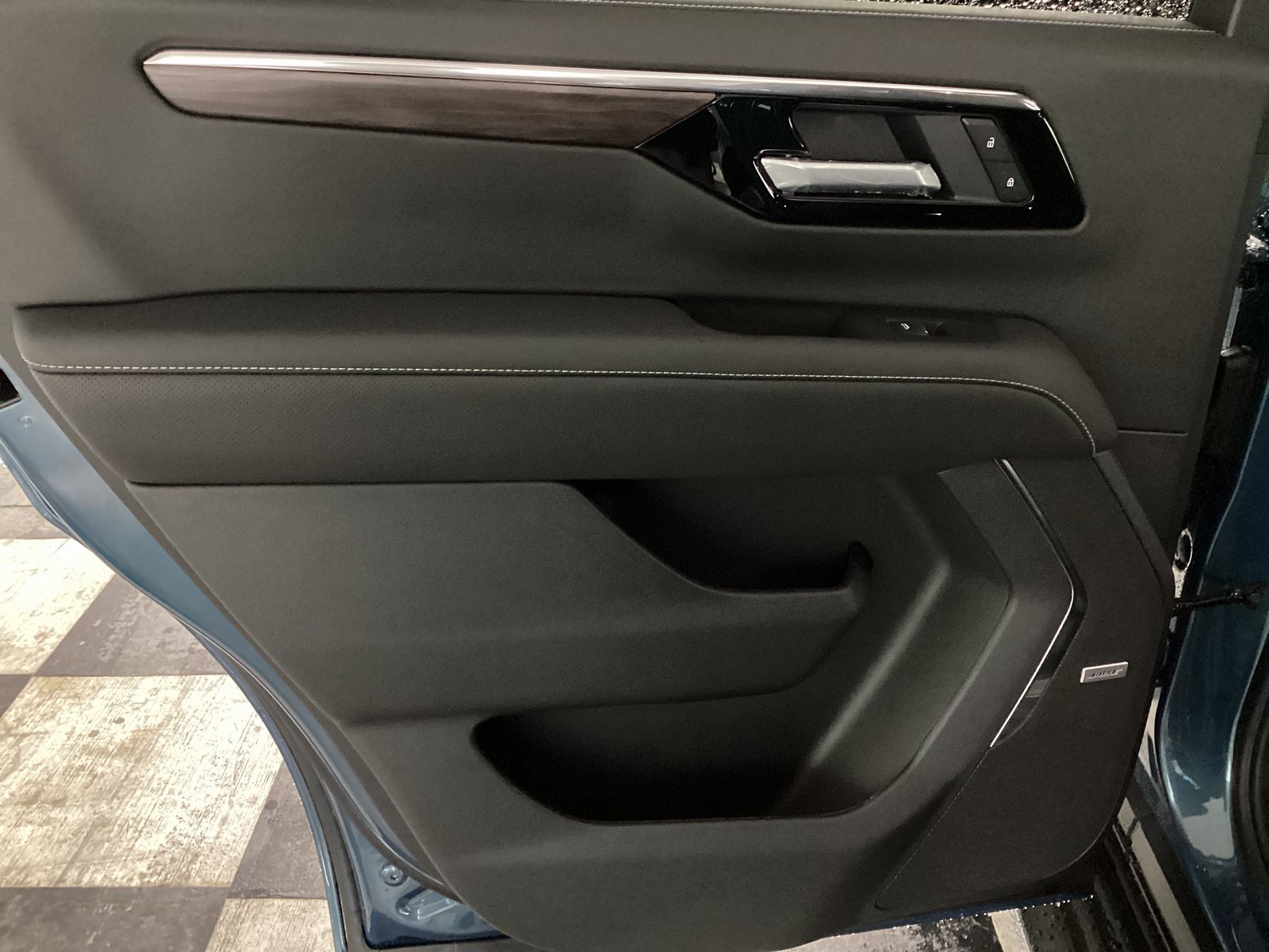 Vehicle image 36 of 38