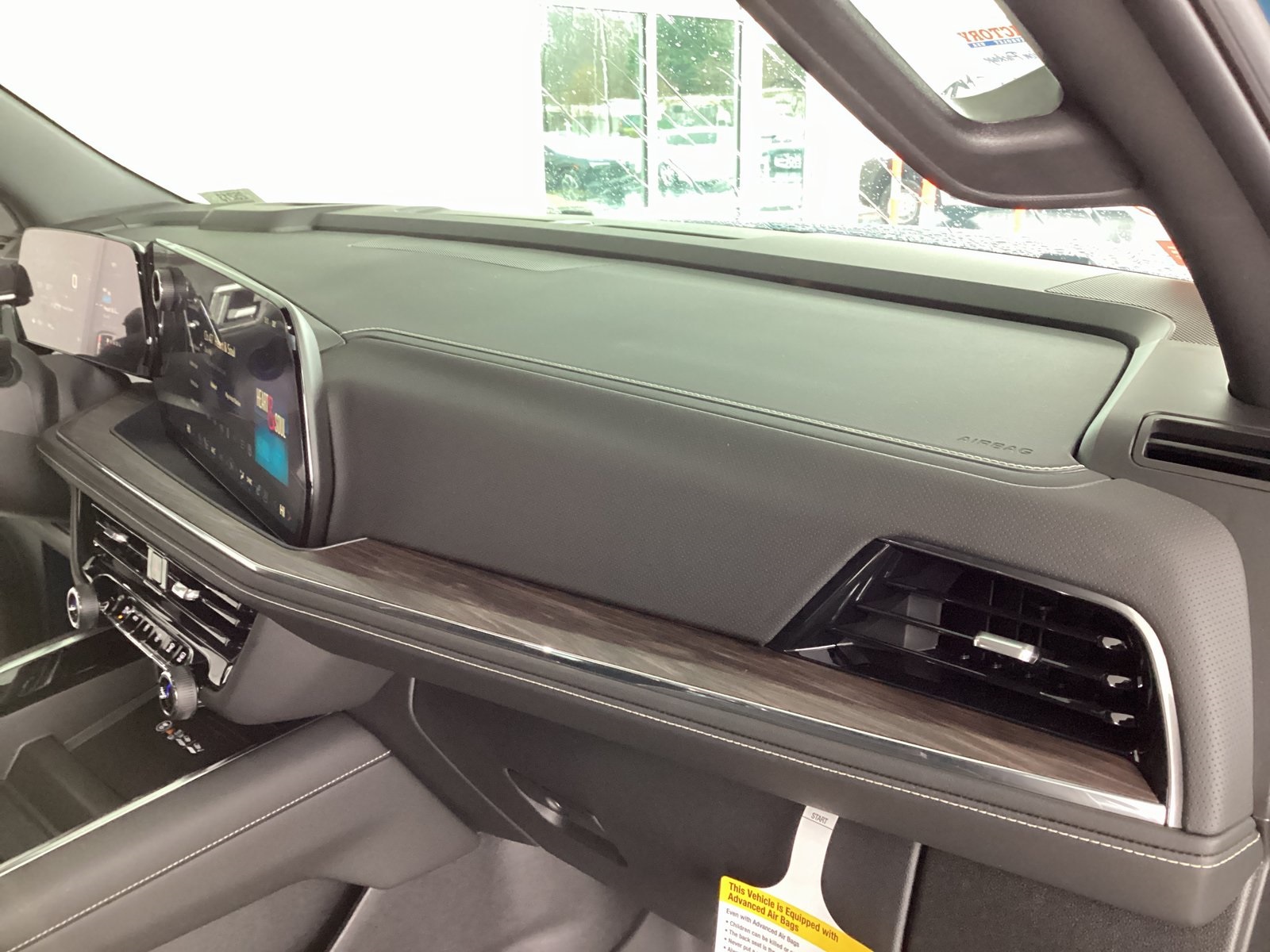 Vehicle image 21 of 38