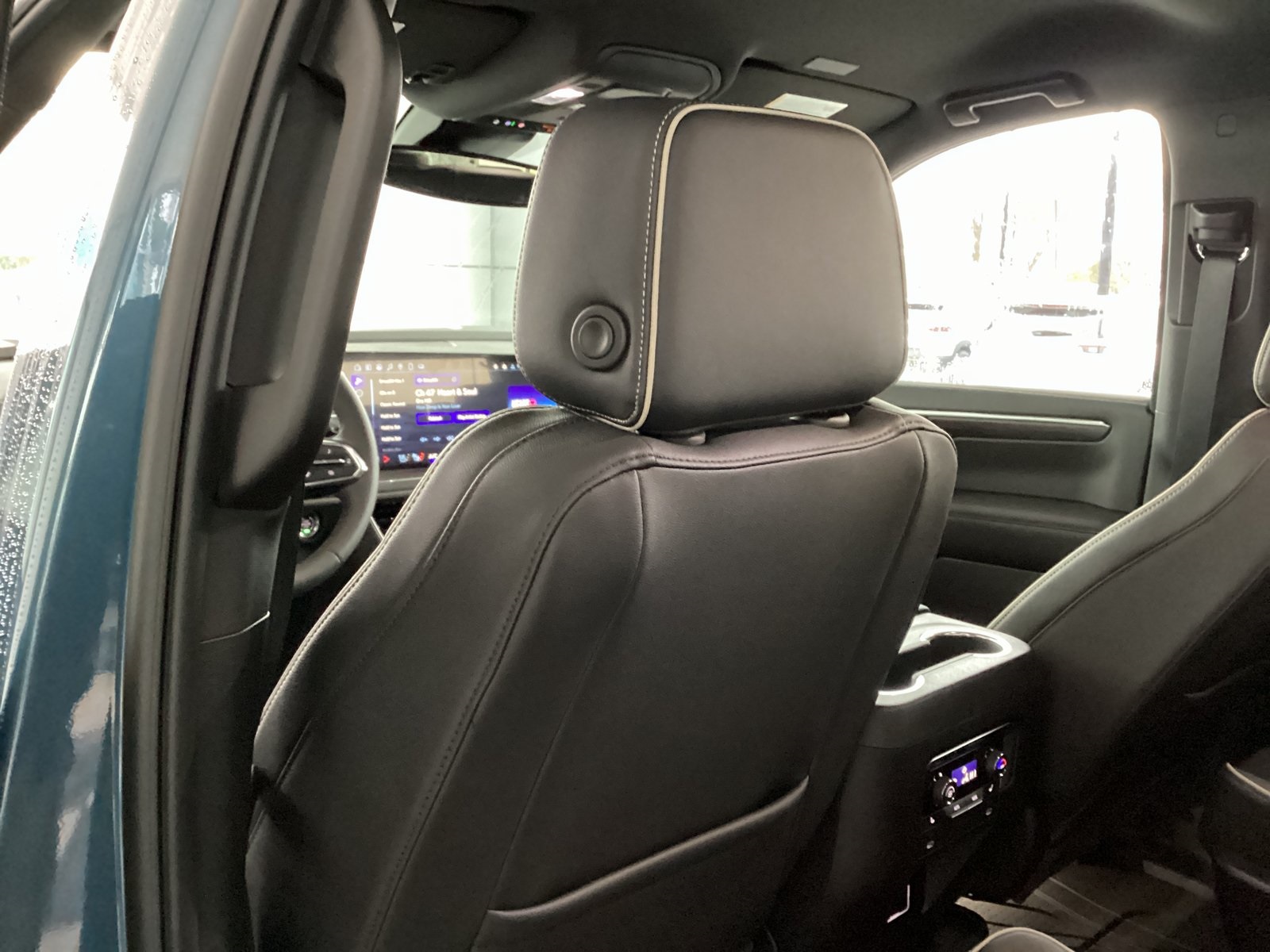 Vehicle image 14 of 38