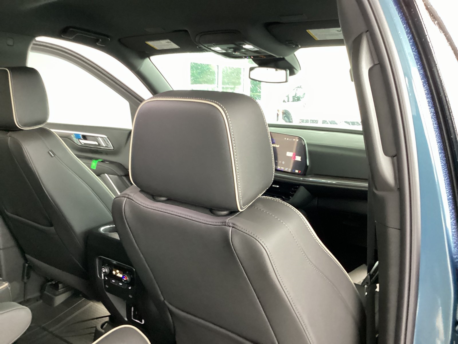 Vehicle image 24 of 38